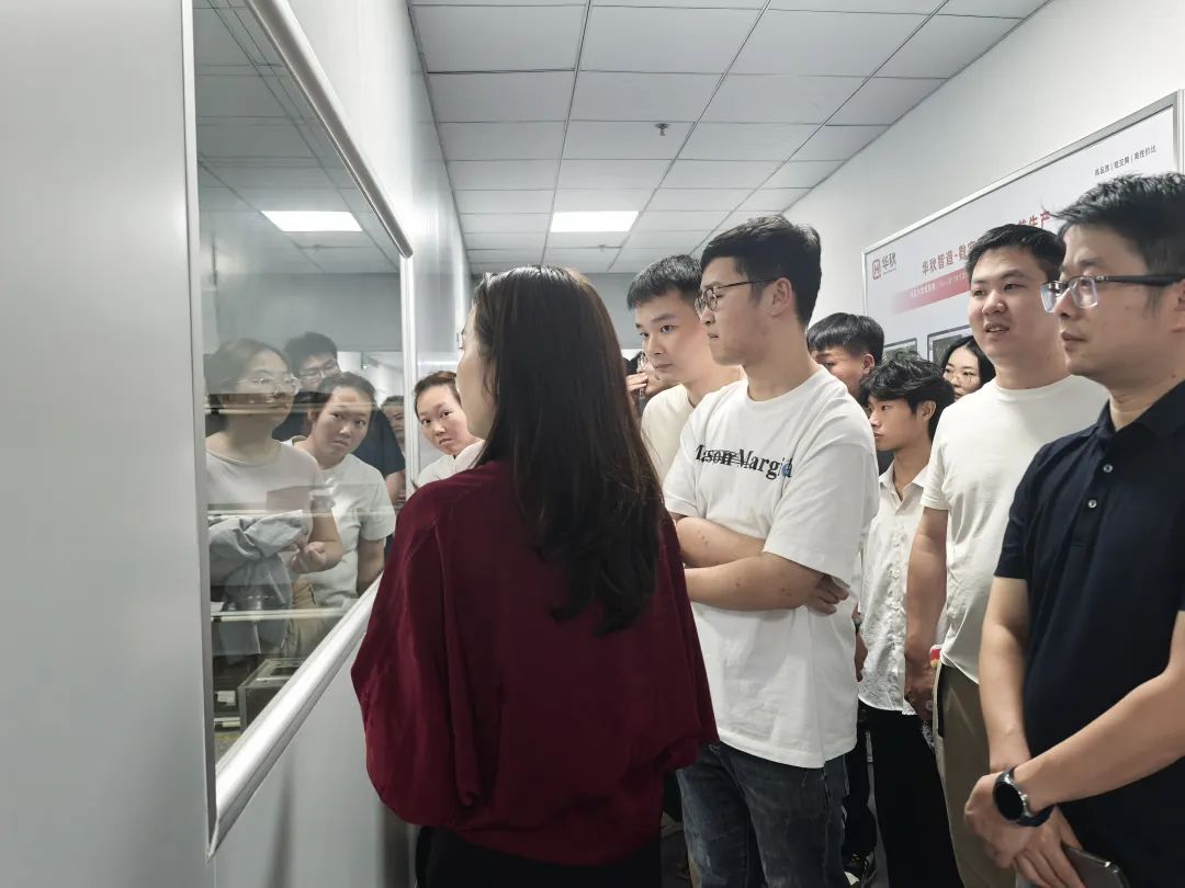 智造零距離 百名學(xué)員探秘SMT智造，凡億教育走進(jìn)華秋電子長沙望城工廠